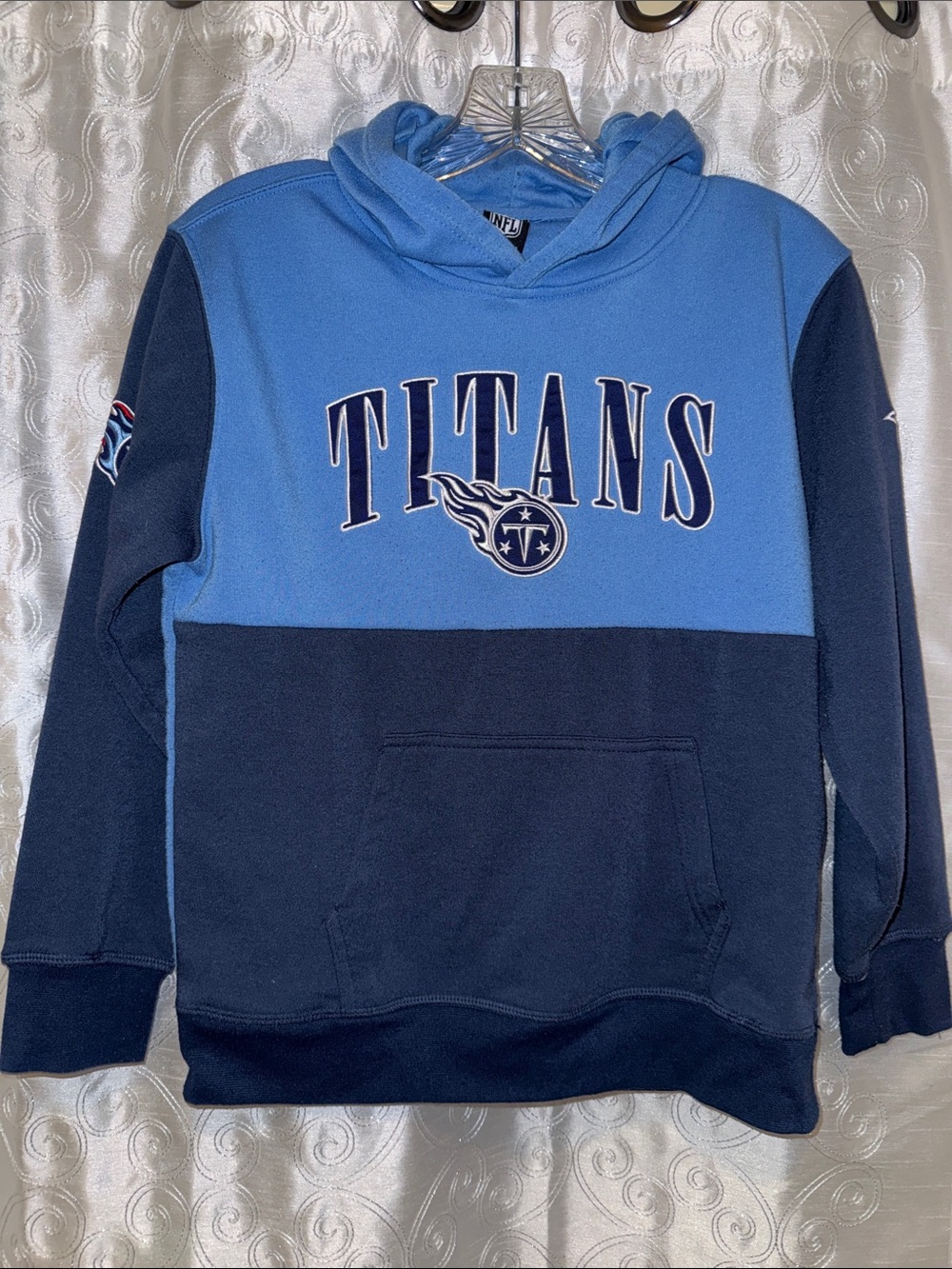 NFL Tennessee Titans Colorblock Pullover Hoodie Youth Size Medium 🔥 G11